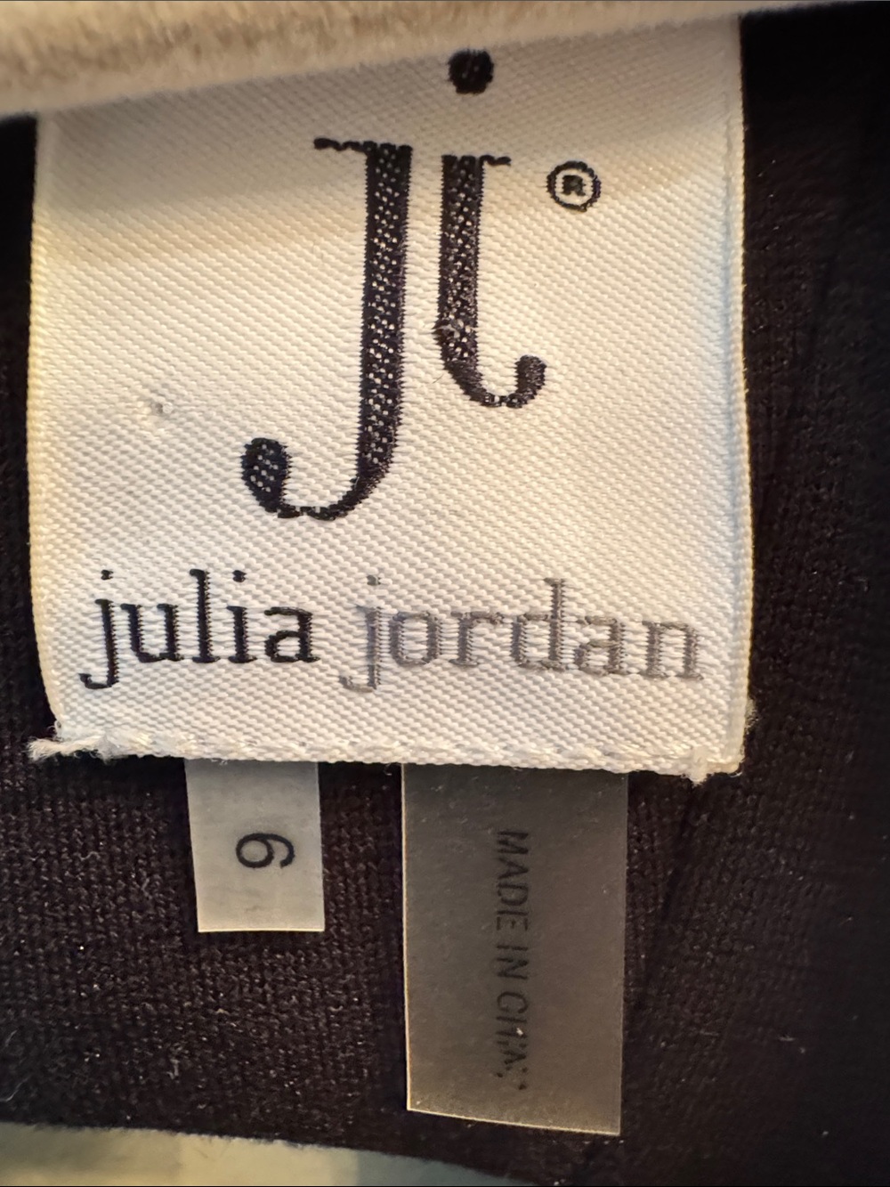 julia jordan Black and White Striped V-Neck Sheath Dress with Back Cutout. - Picture 3 of 7